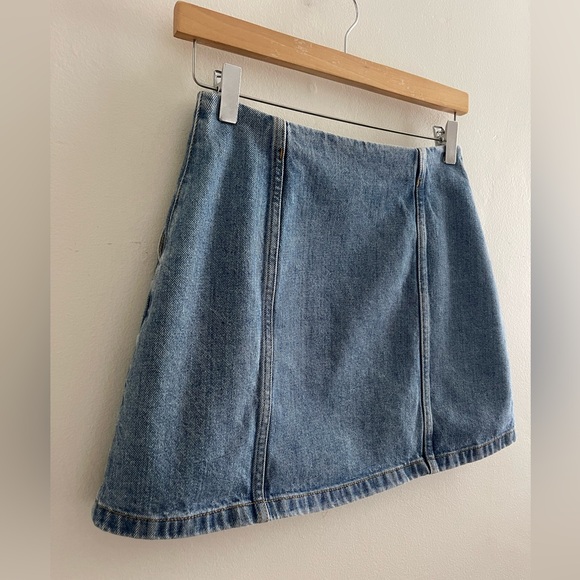 Aritzia Wilfred Free Ahrens Blue Demin Jean Button
Front Mini Skirt, Size 2 - Picture 7 of 14
